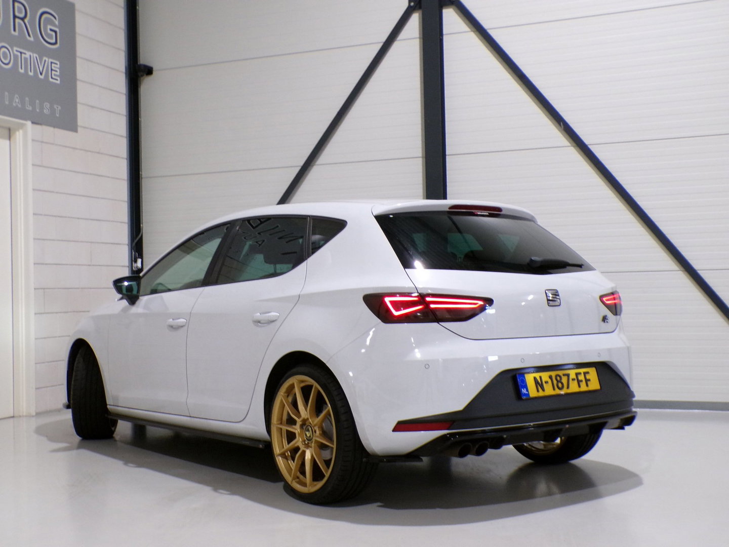 SEAT Leon 1.4 TSI FR Maxton Apple-carplay / Android-Auto Stoelverwarming 19"Velgen Seat-Sound Drive-Mode Parkeersensoren Garantie