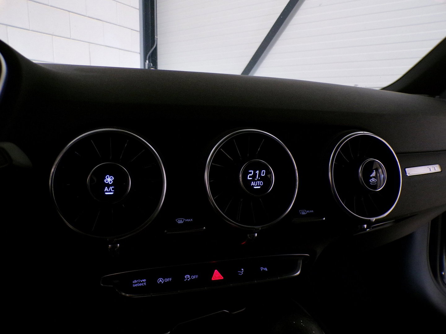 Audi TT 1.8 TFSI S-Line "Automaat" 2x S line Apple-Carplay Stoelverwarming Xenon-LED Keyless Parkeersensoren 1-jaar garantie