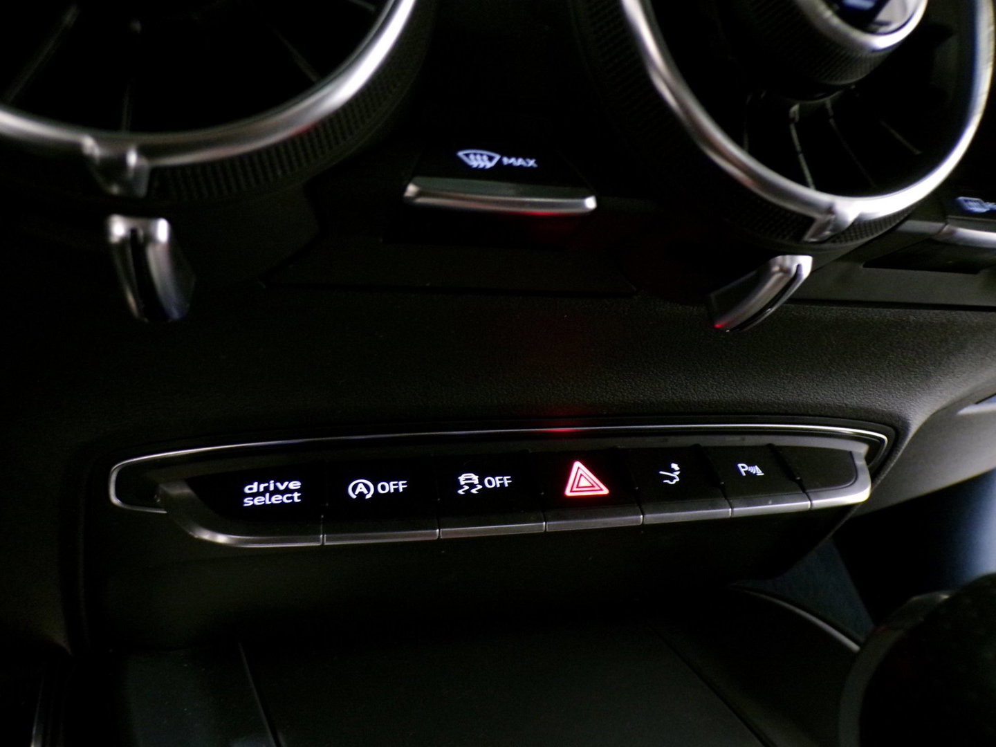 Audi TT 1.8 TFSI S-Line "Automaat" 2x S line Apple-Carplay Stoelverwarming Xenon-LED Keyless Parkeersensoren 1-jaar garantie