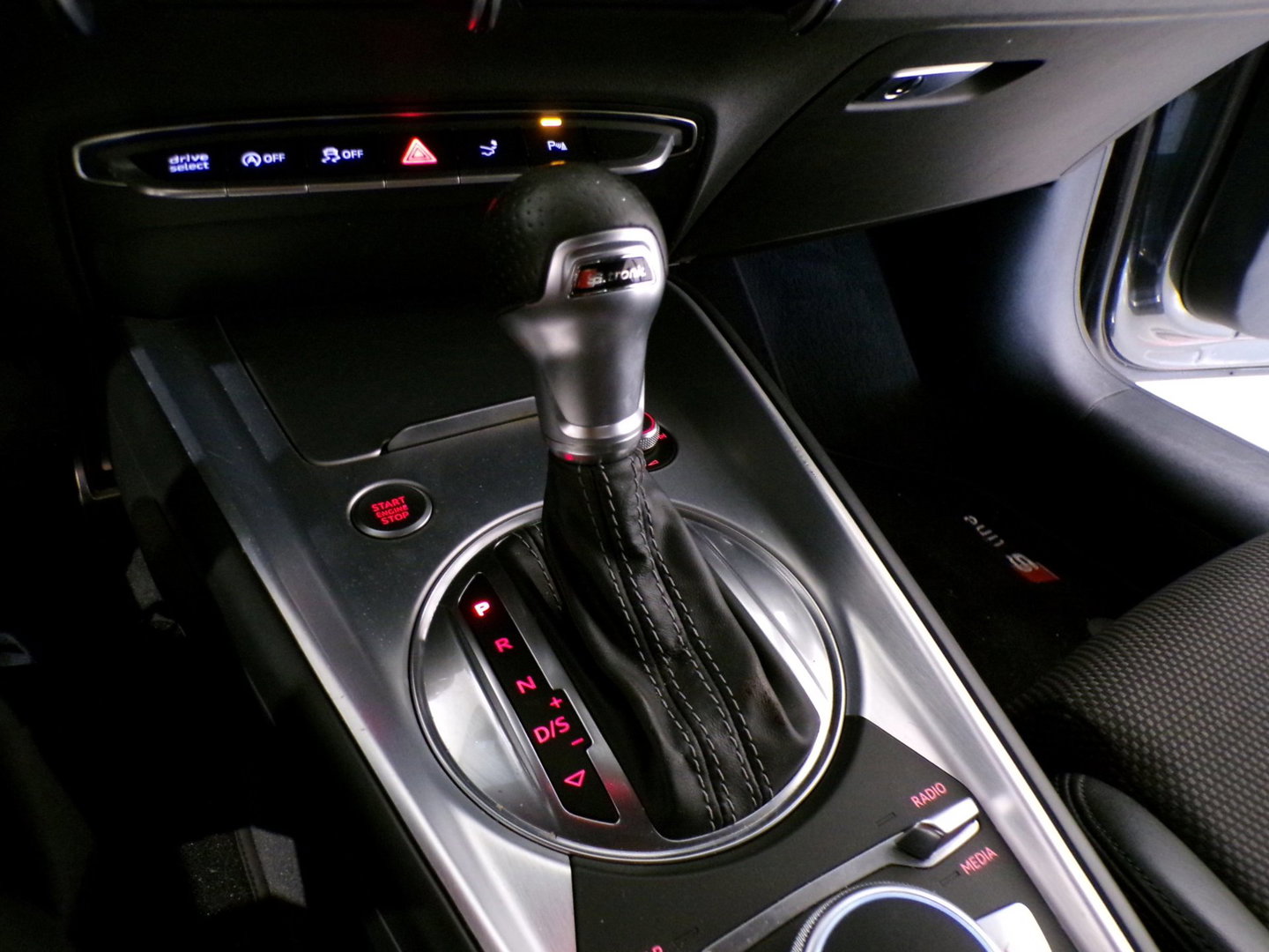 Audi TT 1.8 TFSI S-Line "Automaat" 2x S line Apple-Carplay Stoelverwarming Xenon-LED Keyless Parkeersensoren 1-jaar garantie