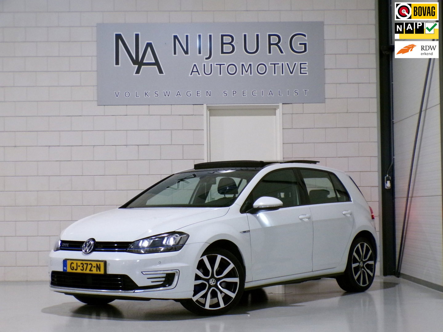 Volkswagen Golf 1.4 TSI GTE "Origineel NL!" Pano Adaptive-cruise Trekhaak Apple-Carplay Android-Auto Camera FULL-LED Garantie