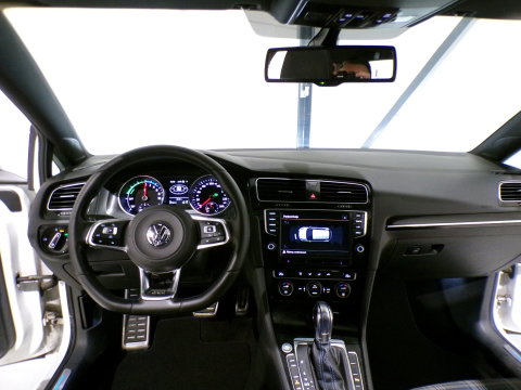 Volkswagen Golf 1.4 TSI GTE "Origineel NL!" Pano Adaptive-cruise Trekhaak Apple-Carplay Android-Auto Camera FULL-LED Garantie