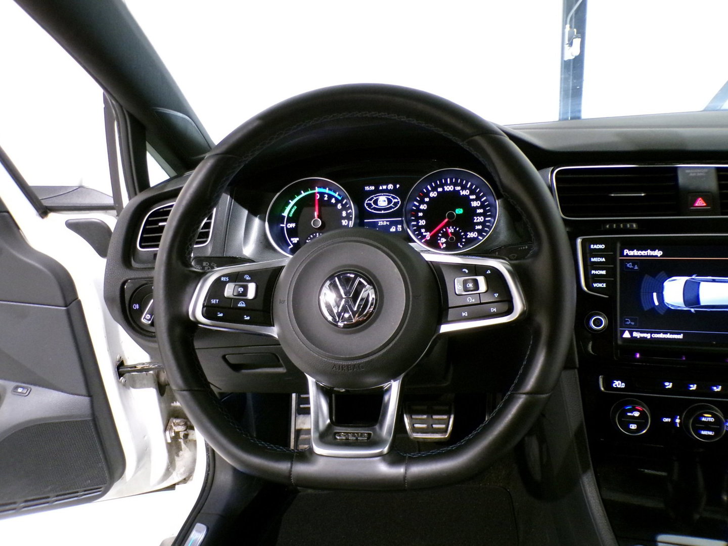 Volkswagen Golf 1.4 TSI GTE "Origineel NL!" Pano Adaptive-cruise Trekhaak Apple-Carplay Android-Auto Camera FULL-LED Garantie