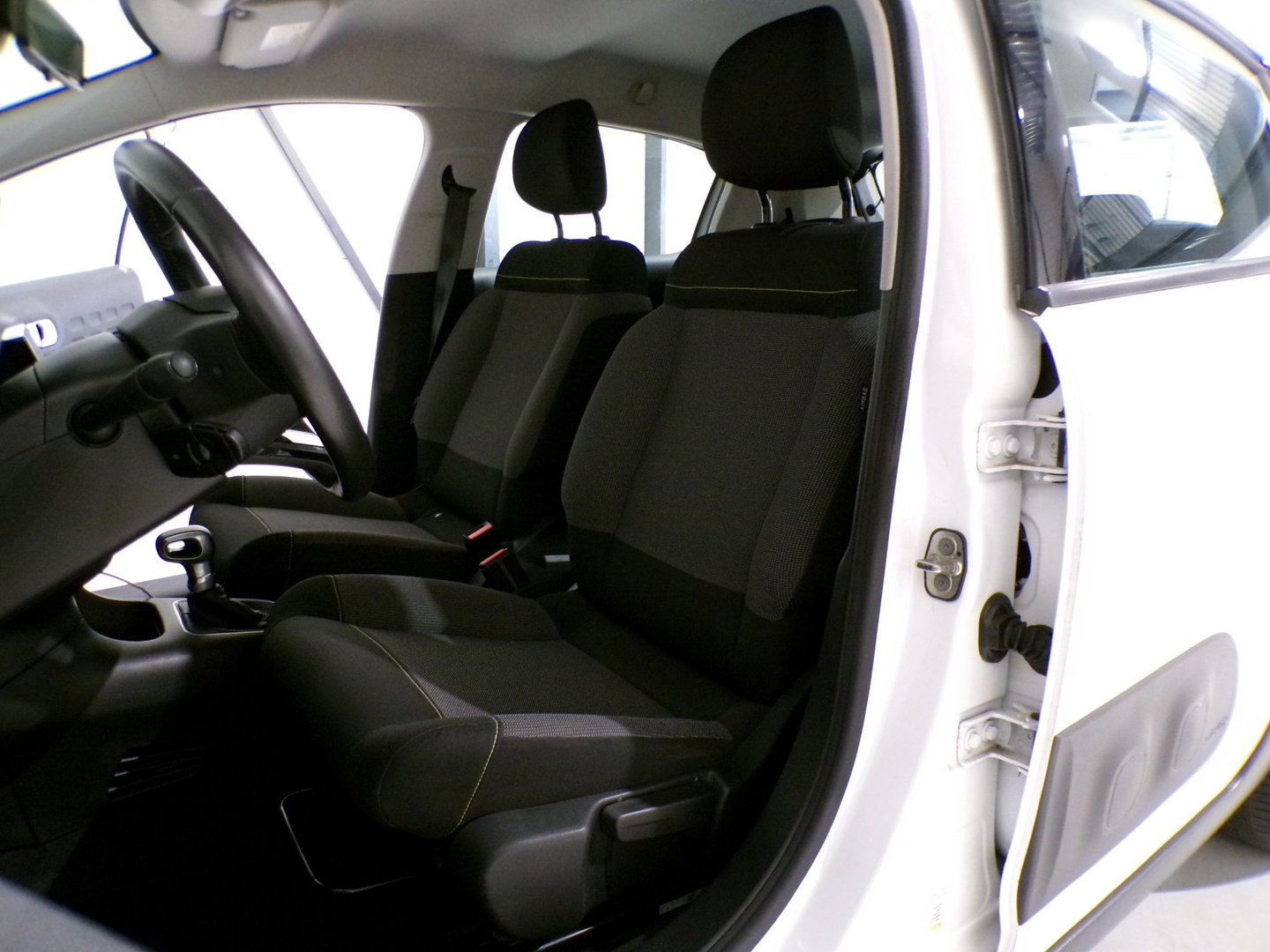 Citroën C3 1.2 PureTech S&S Shine "Origineel NL!" Automaat! Apple-Carplay Android-Auto Achteruitrijcamera Parkeersensoren Garantie