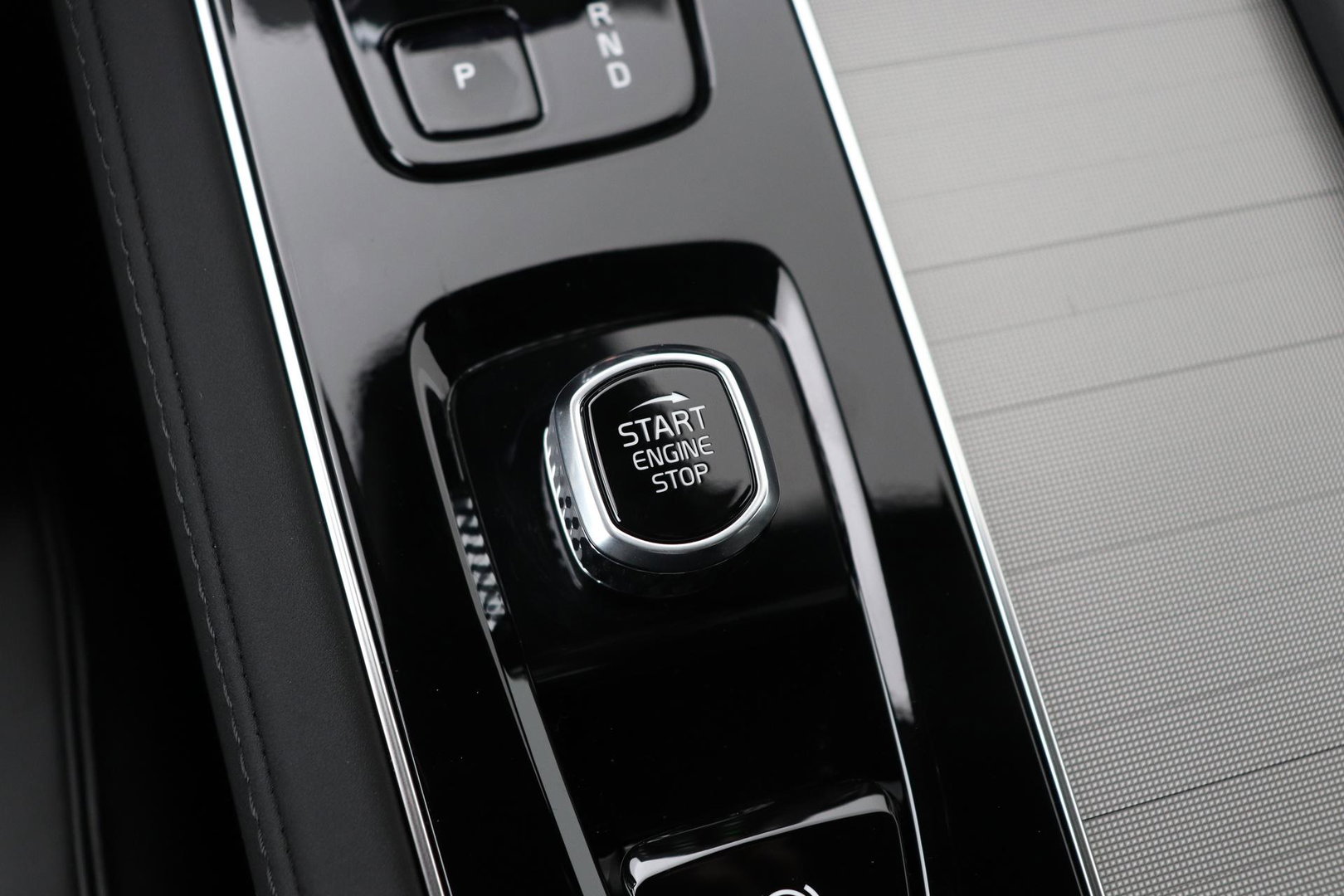 Volvo XC90 T8 Ultra Black Edition | Luchtvering | Trekhaak | Head-Up | 360° Camera | Panoramadak