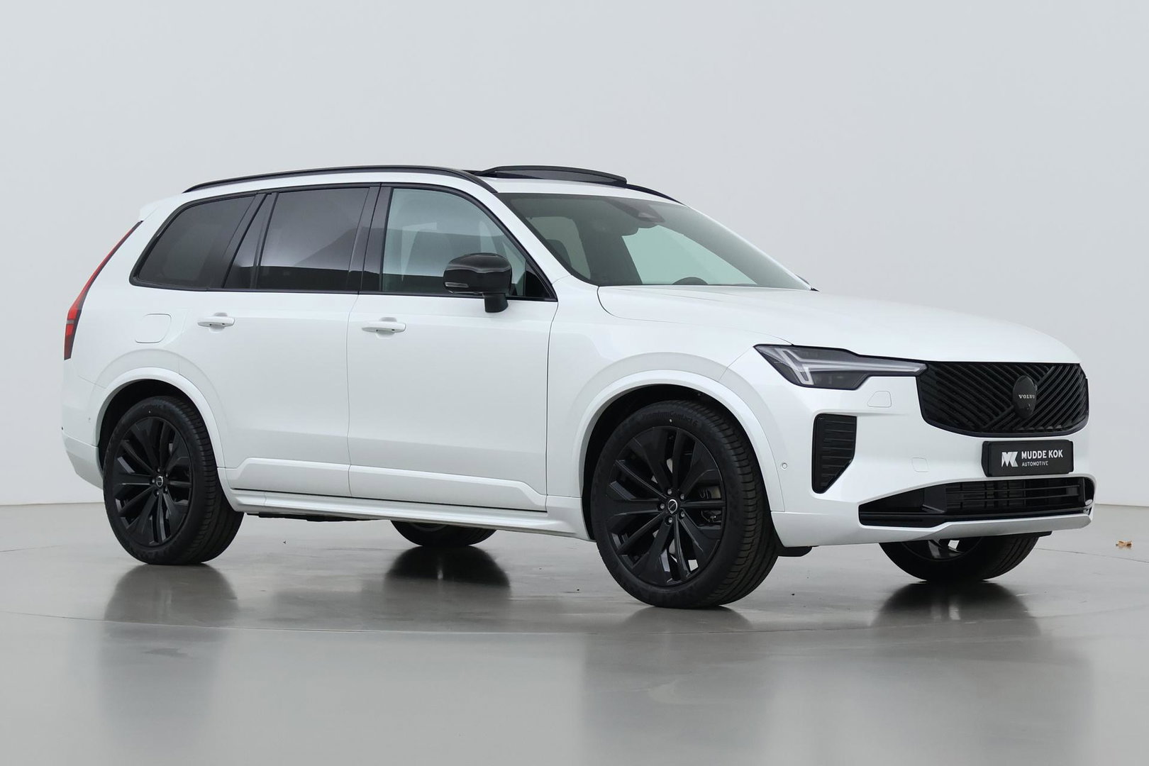Volvo XC90 T8 Ultra Black Edition | Luchtvering | Trekhaak | Head-Up | 360° Camera | Panoramadak
