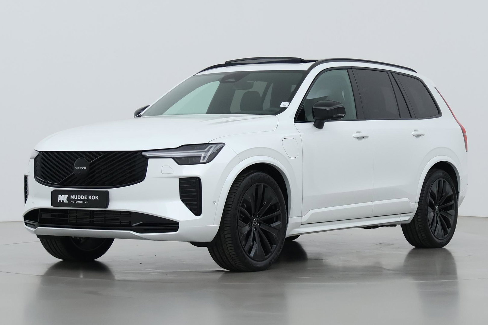Volvo XC90 T8 Ultra Black Edition | Luchtvering | Trekhaak | Head-Up | 360° Camera | Panoramadak