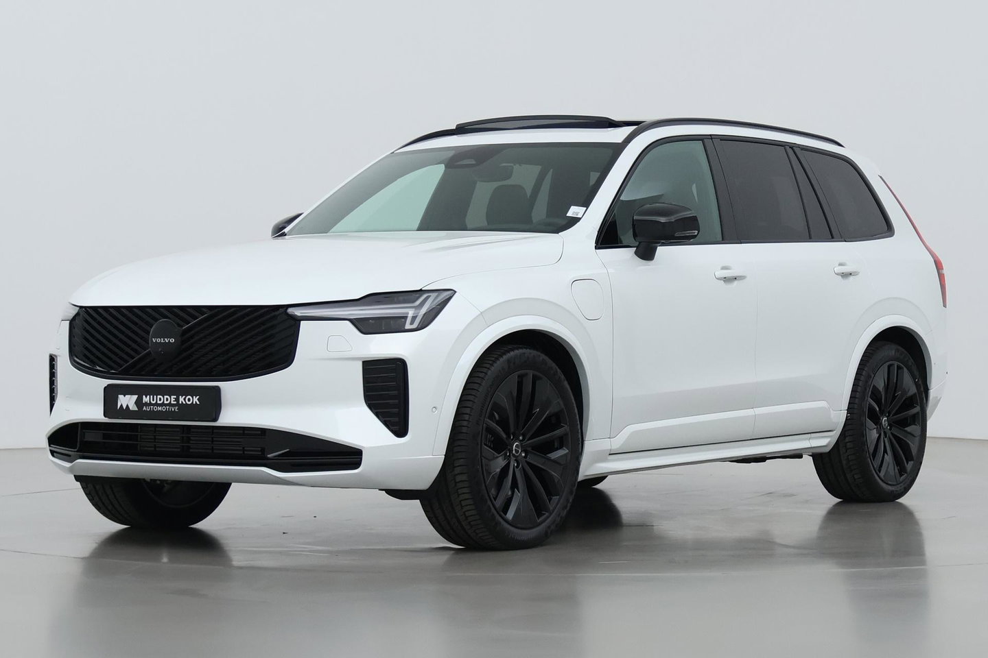 Volvo XC90 T8 Ultra Black Edition | Luchtvering | Trekhaak | Head-Up | 360° Camera | Panoramadak