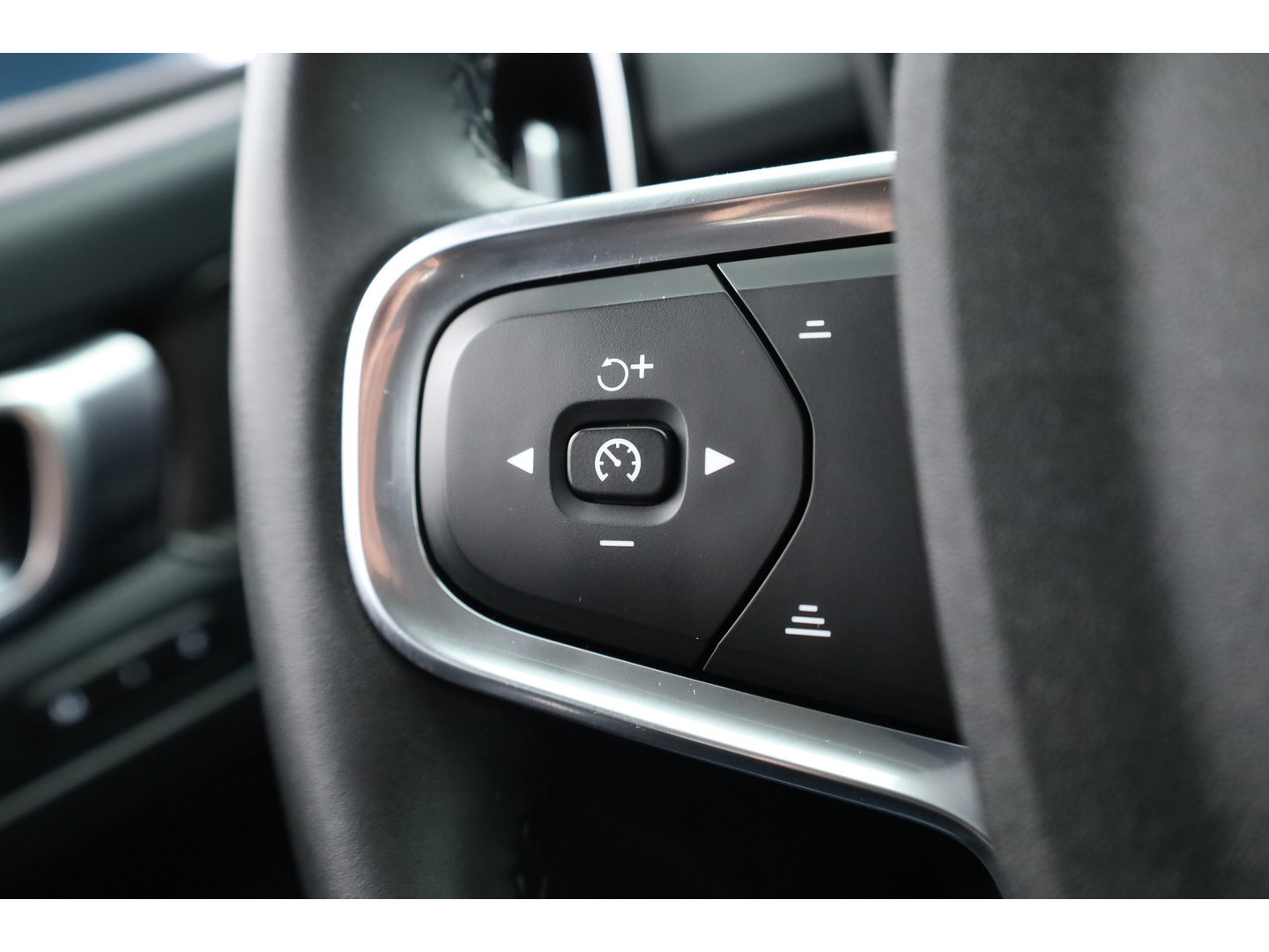 Volvo XC40 1.5 T5 Plug-in hybrid Plus Bright | Facelift | Vol Leder | Adaptieve Cruise | H&K Audio | Camera |