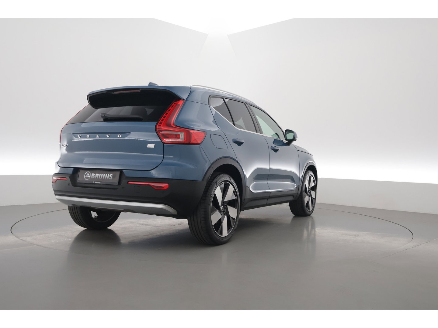 Volvo XC40 1.5 T5 Plug-in hybrid Plus Bright | Facelift | Vol Leder | Adaptieve Cruise | H&K Audio | Camera |