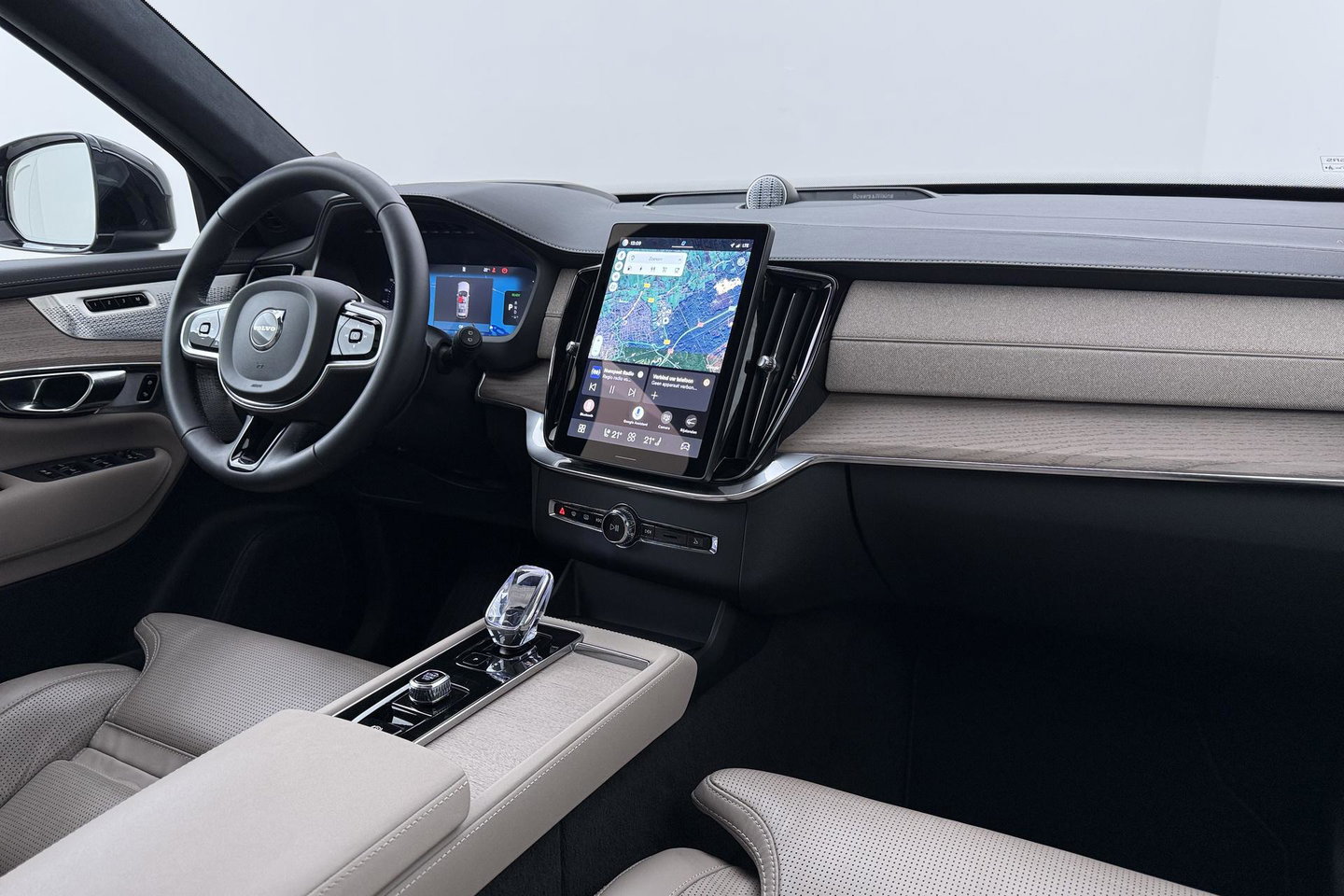 Volvo XC90 T8 Ultra Bright | Luchtvering | Bowers&Wilkins | Panoramadak | Trekhaak | 360° Camera | Massage | Head-Up | 22 Inch
