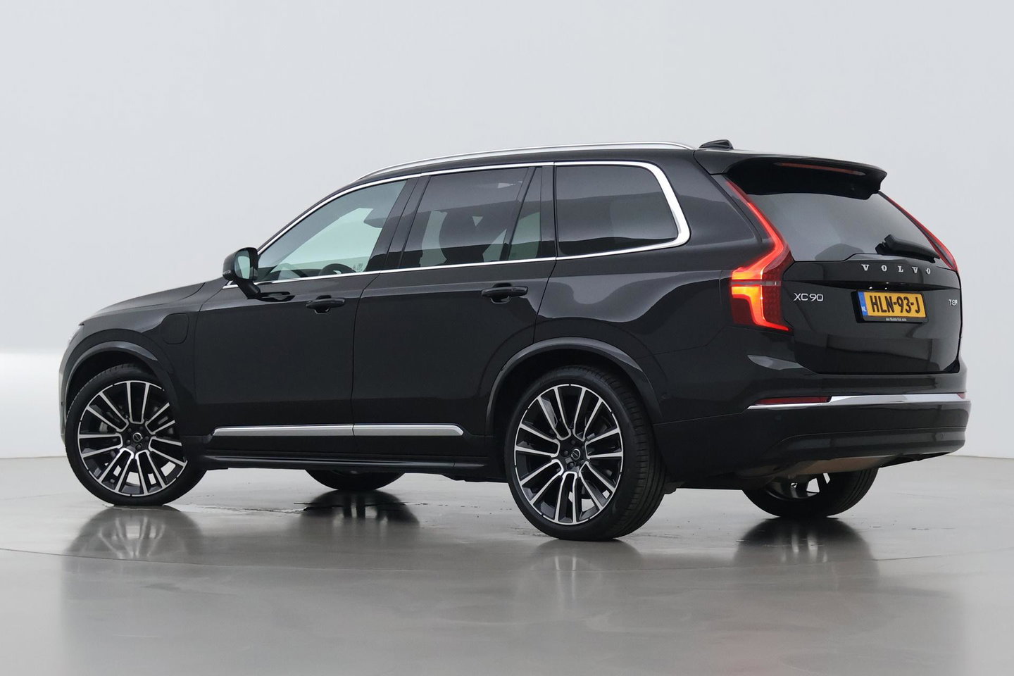 Volvo XC90 T8 Ultra Bright | Luchtvering | Bowers&Wilkins | Panoramadak | Trekhaak | 360° Camera | Massage | Head-Up | 22 Inch