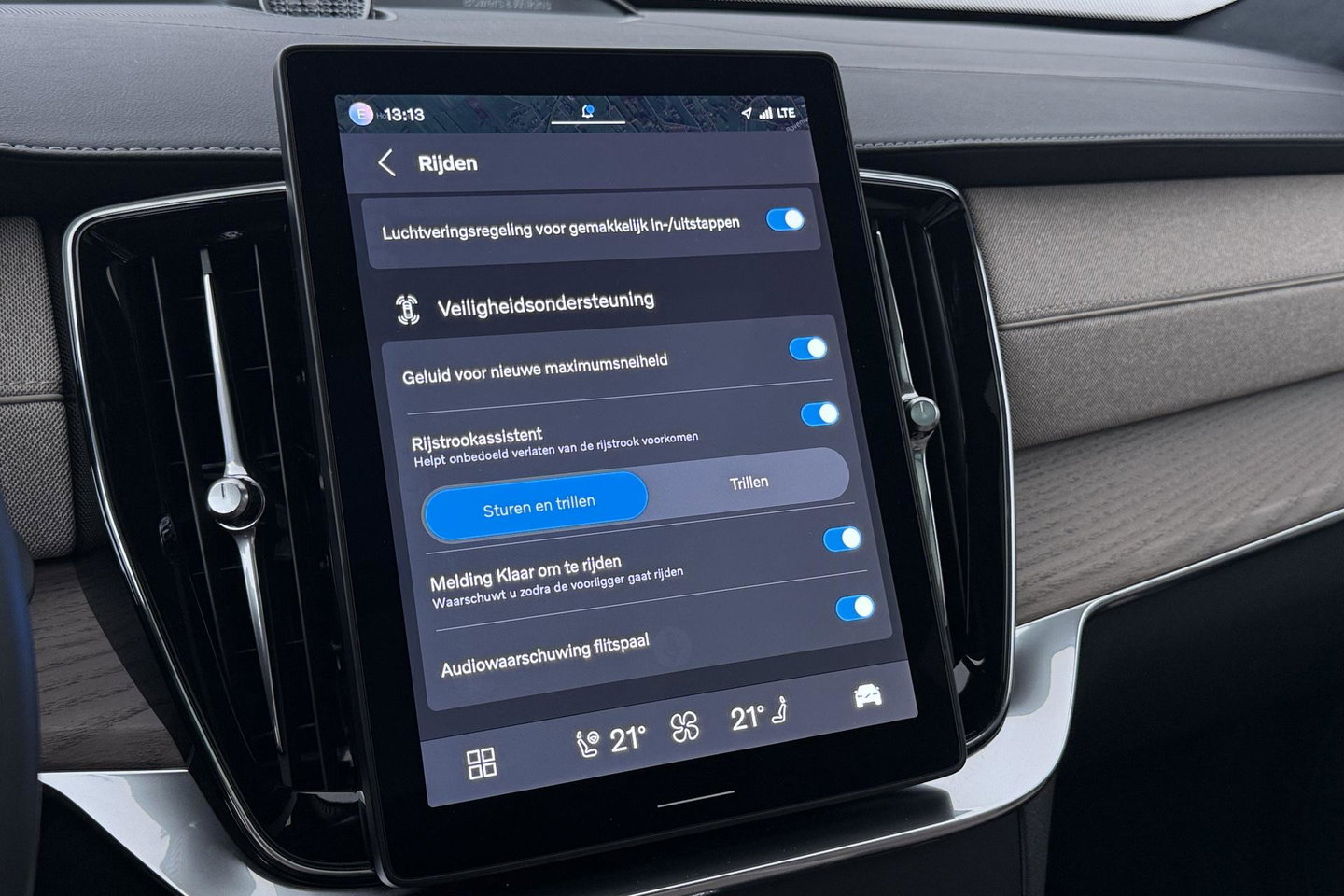Volvo XC90 T8 Ultra Bright | Luchtvering | Bowers&Wilkins | Panoramadak | Trekhaak | 360° Camera | Massage | Head-Up | 22 Inch
