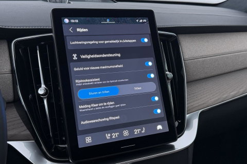 Volvo XC90 T8 Ultra Bright | Luchtvering | Bowers&Wilkins | Panoramadak | Trekhaak | 360° Camera | Massage | Head-Up | 22 Inch