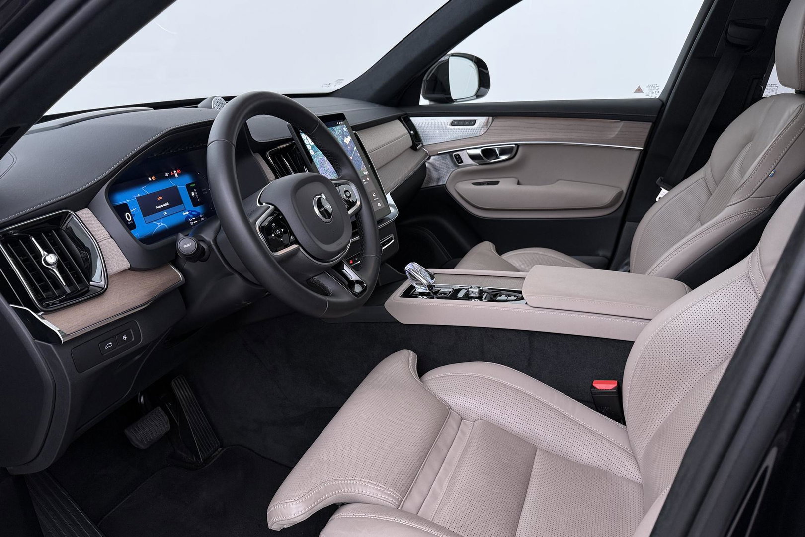 Volvo XC90 T8 Ultra Bright | Luchtvering | Bowers&Wilkins | Panoramadak | Trekhaak | 360° Camera | Massage | Head-Up | 22 Inch
