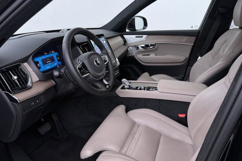 Volvo XC90 T8 Ultra Bright | Luchtvering | Bowers&Wilkins | Panoramadak | Trekhaak | 360° Camera | Massage | Head-Up | 22 Inch
