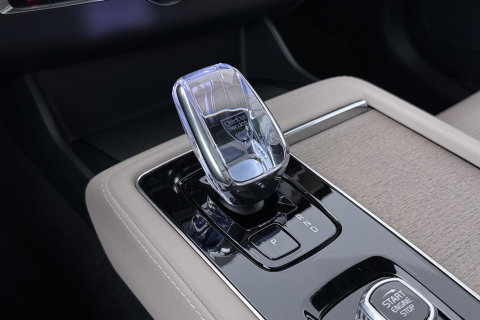 Volvo XC90 T8 Ultra Bright | Luchtvering | Bowers&Wilkins | Panoramadak | Trekhaak | 360° Camera | Massage | Head-Up | 22 Inch