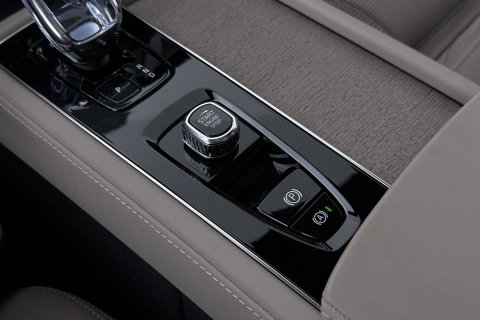 Volvo XC90 T8 Ultra Bright | Luchtvering | Bowers&Wilkins | Panoramadak | Trekhaak | 360° Camera | Massage | Head-Up | 22 Inch