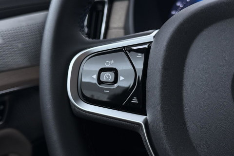 Volvo XC90 T8 Ultra Bright | Luchtvering | Bowers&Wilkins | Panoramadak | Trekhaak | 360° Camera | Massage | Head-Up | 22 Inch