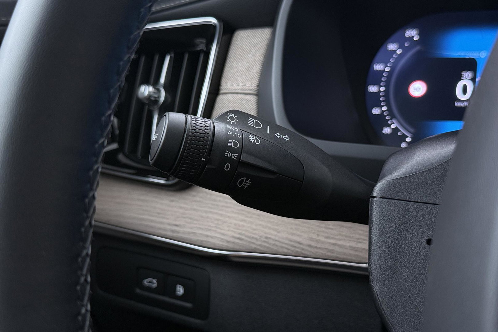 Volvo XC90 T8 Ultra Bright | Luchtvering | Bowers&Wilkins | Panoramadak | Trekhaak | 360° Camera | Massage | Head-Up | 22 Inch
