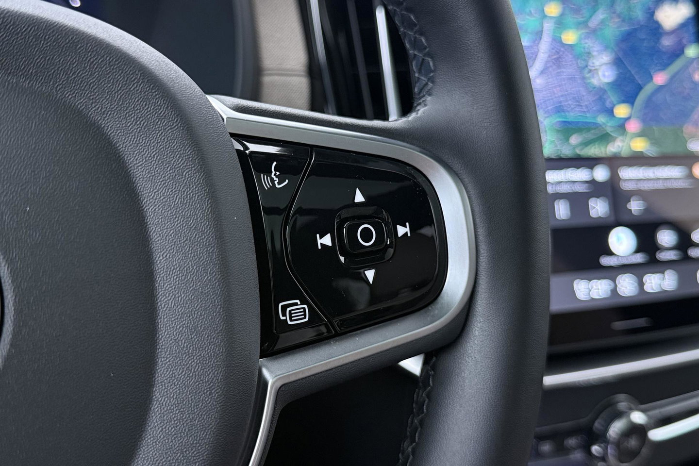 Volvo XC90 T8 Ultra Bright | Luchtvering | Bowers&Wilkins | Panoramadak | Trekhaak | 360° Camera | Massage | Head-Up | 22 Inch