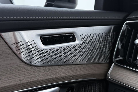 Volvo XC90 T8 Ultra Bright | Luchtvering | Bowers&Wilkins | Panoramadak | Trekhaak | 360° Camera | Massage | Head-Up | 22 Inch