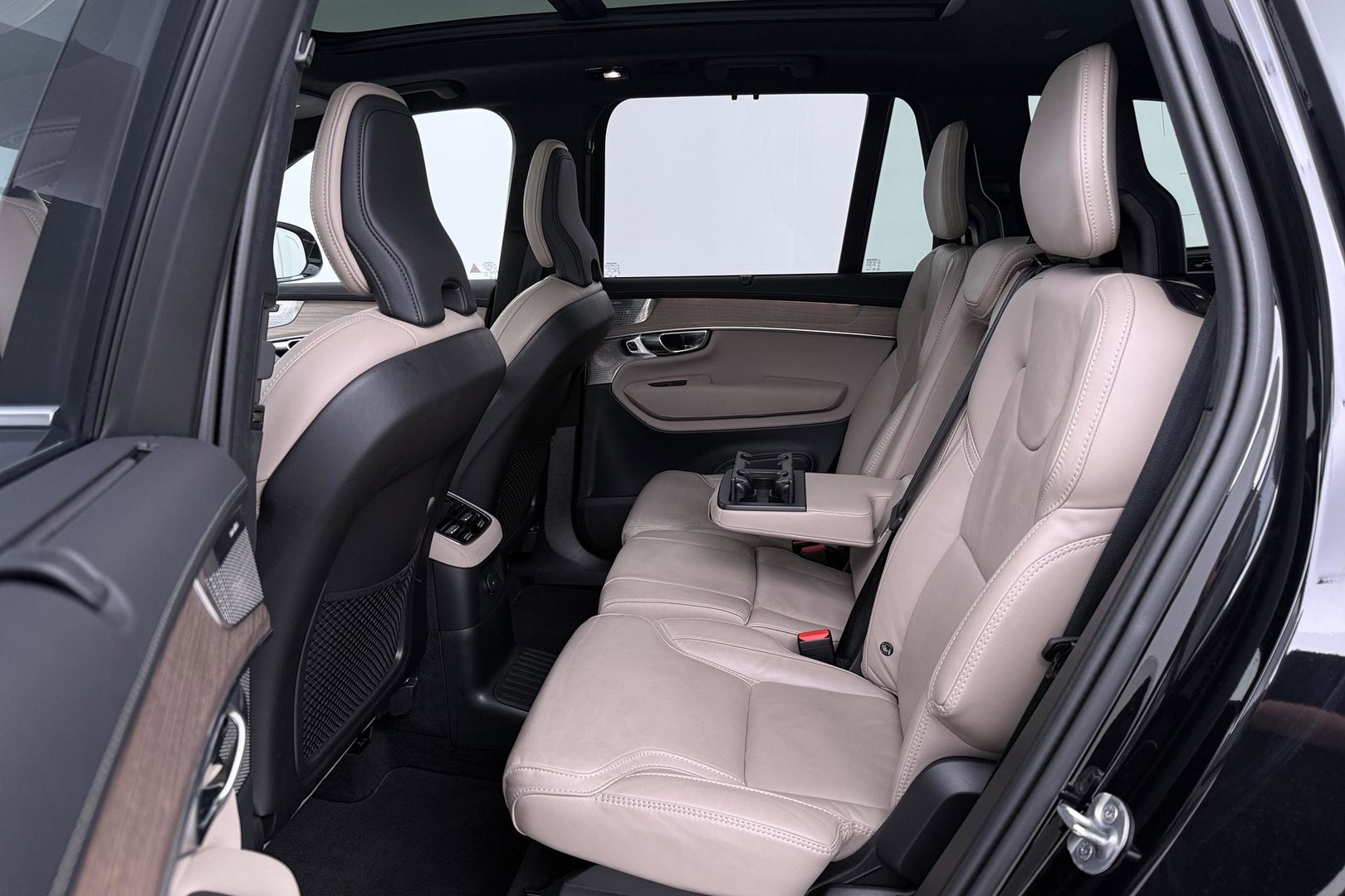Volvo XC90 T8 Ultra Bright | Luchtvering | Bowers&Wilkins | Panoramadak | Trekhaak | 360° Camera | Massage | Head-Up | 22 Inch