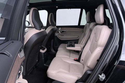 Volvo XC90 T8 Ultra Bright | Luchtvering | Bowers&Wilkins | Panoramadak | Trekhaak | 360° Camera | Massage | Head-Up | 22 Inch