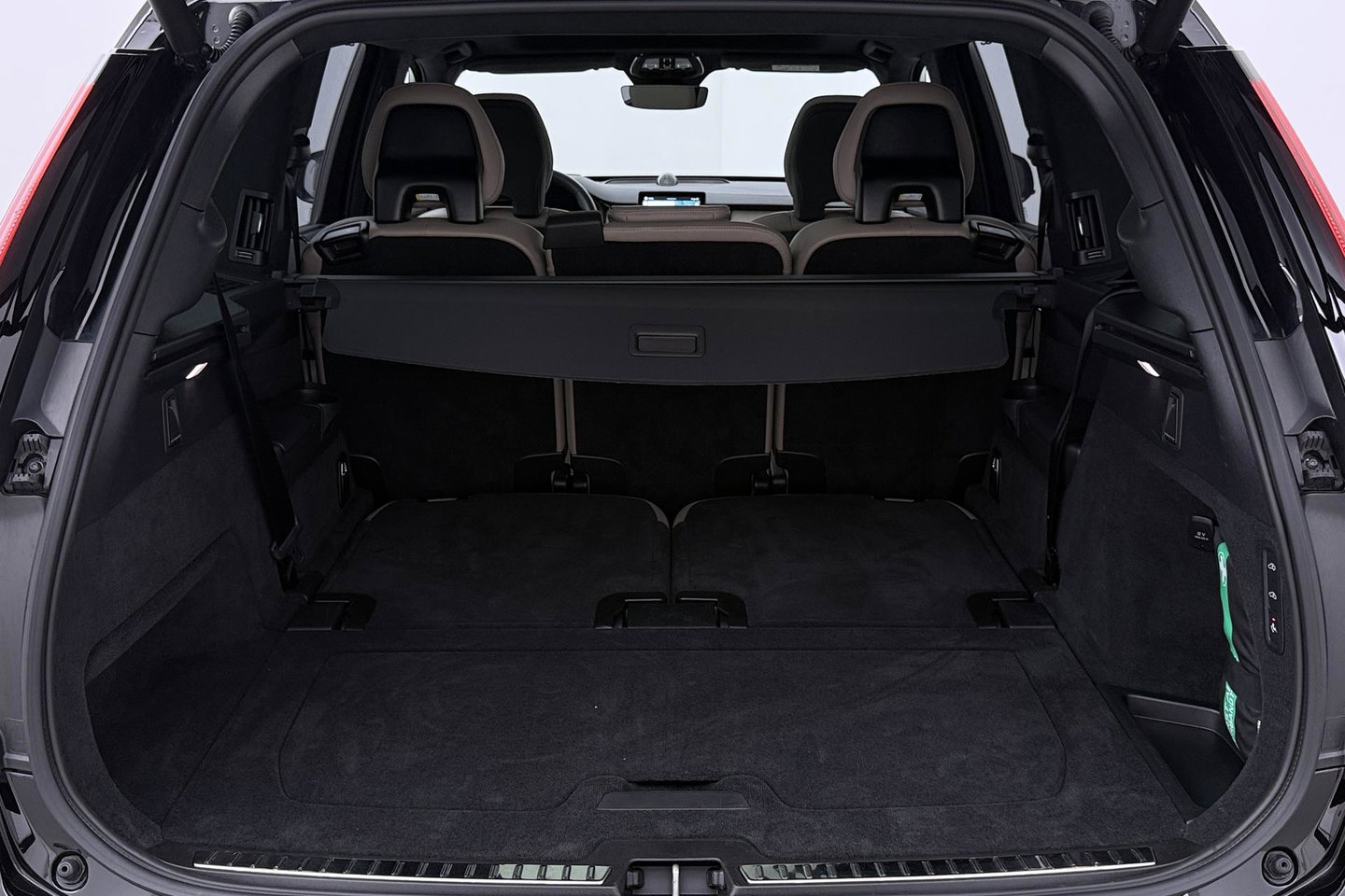 Volvo XC90 T8 Ultra Bright | Luchtvering | Bowers&Wilkins | Panoramadak | Trekhaak | 360° Camera | Massage | Head-Up | 22 Inch