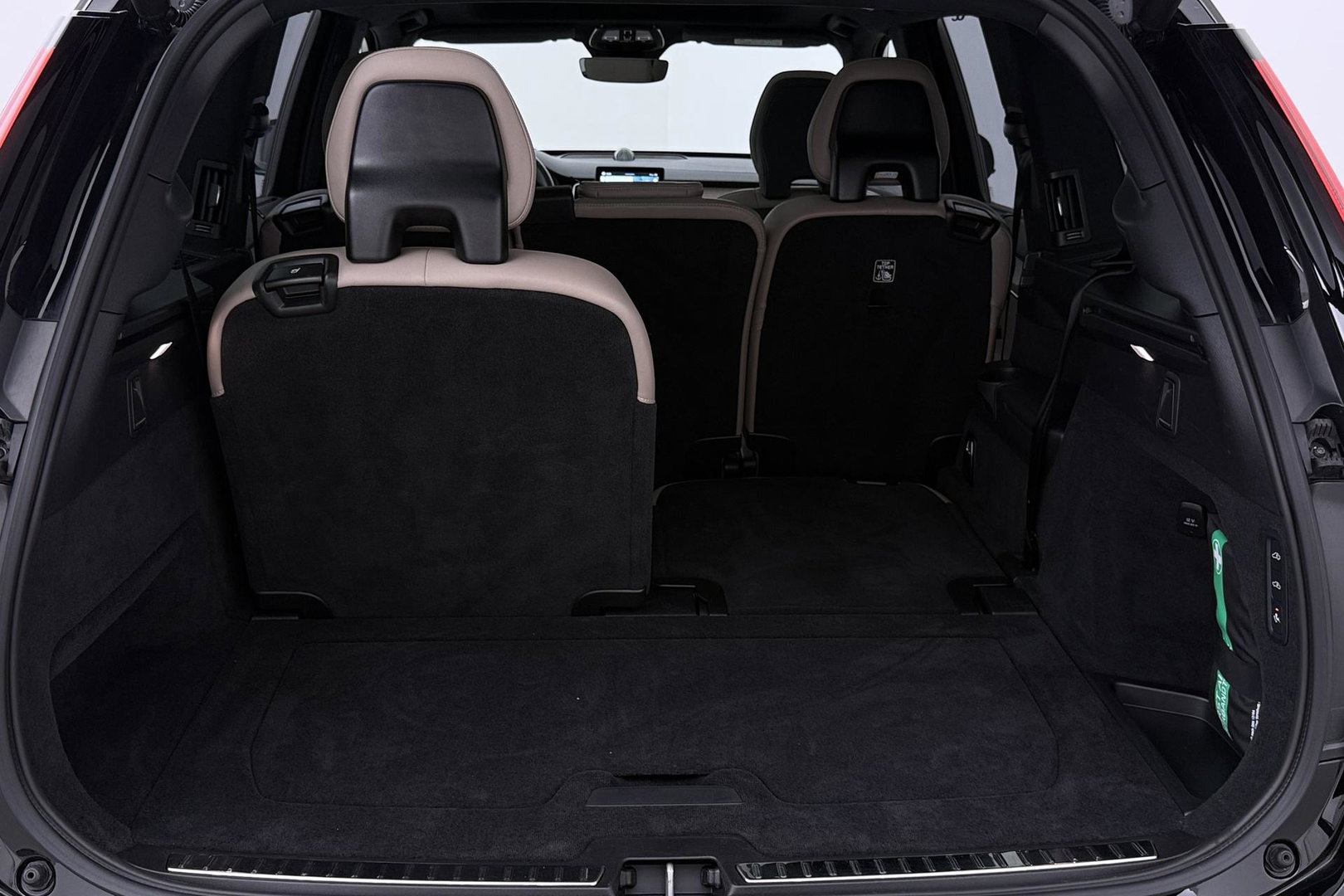 Volvo XC90 T8 Ultra Bright | Luchtvering | Bowers&Wilkins | Panoramadak | Trekhaak | 360° Camera | Massage | Head-Up | 22 Inch
