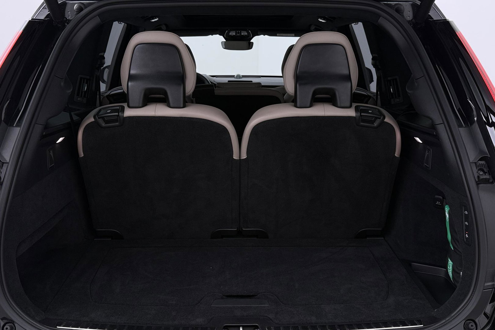 Volvo XC90 T8 Ultra Bright | Luchtvering | Bowers&Wilkins | Panoramadak | Trekhaak | 360° Camera | Massage | Head-Up | 22 Inch