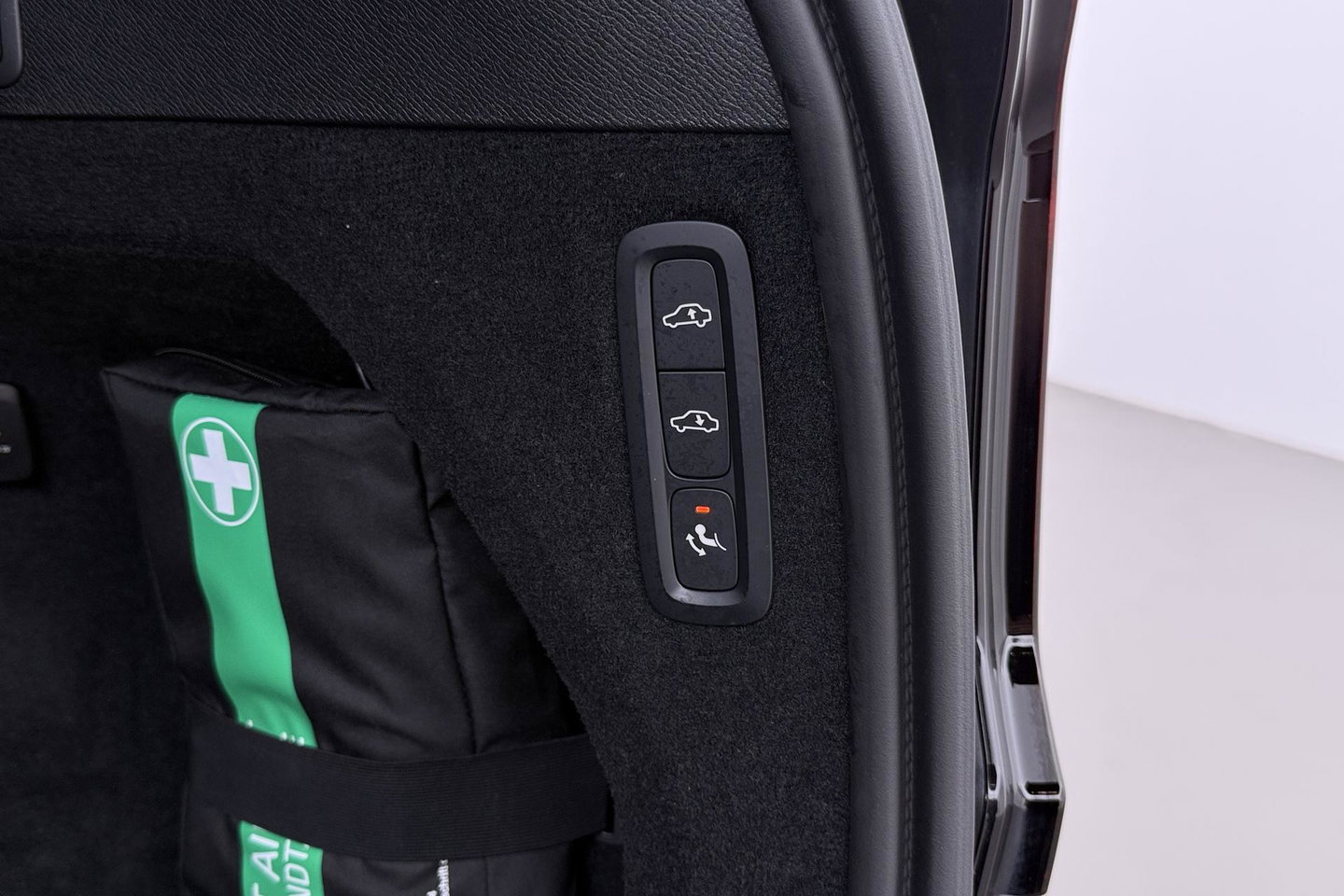 Volvo XC90 T8 Ultra Bright | Luchtvering | Bowers&Wilkins | Panoramadak | Trekhaak | 360° Camera | Massage | Head-Up | 22 Inch