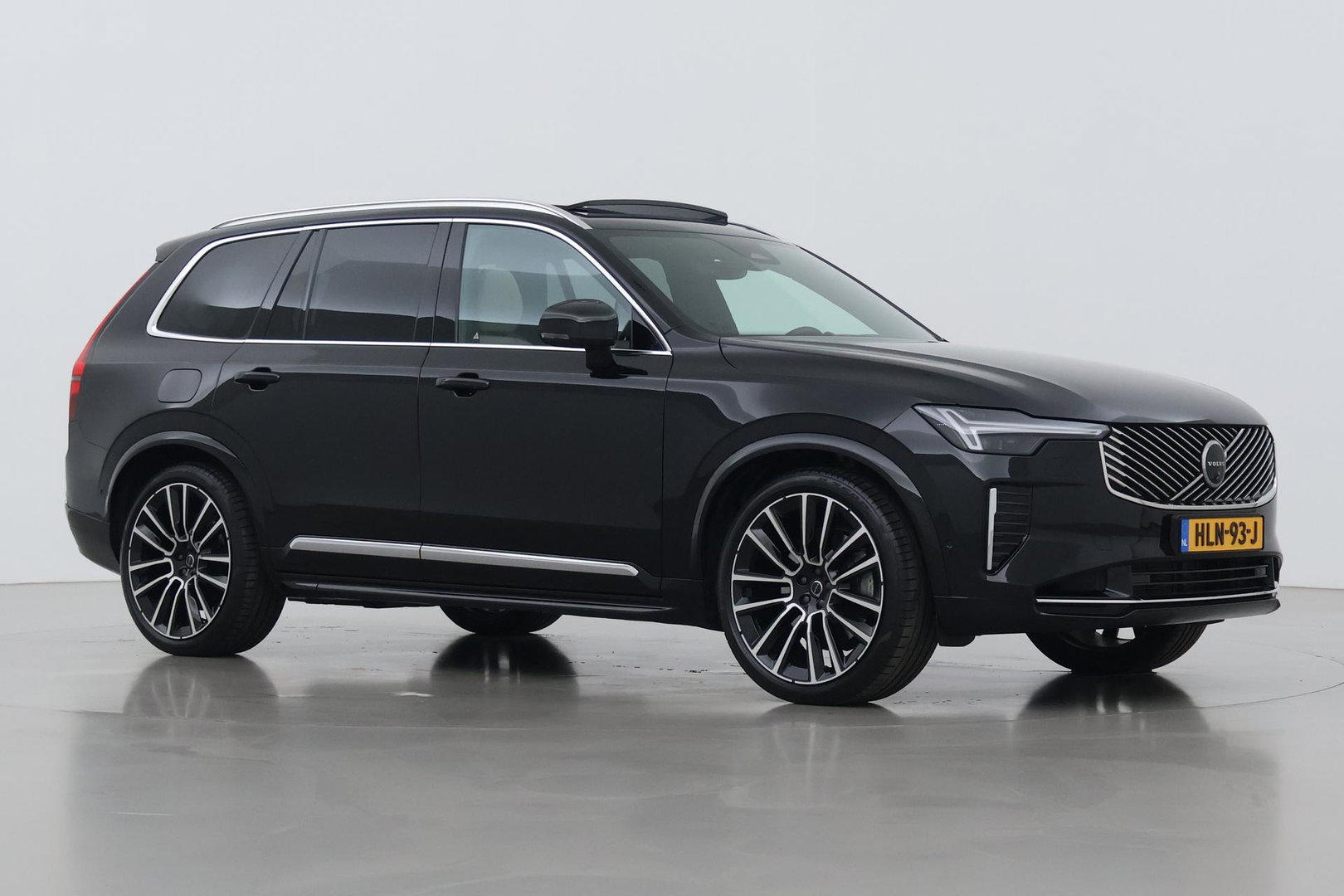 Volvo XC90 T8 Ultra Bright | Luchtvering | Bowers&Wilkins | Panoramadak | Trekhaak | 360° Camera | Massage | Head-Up | 22 Inch