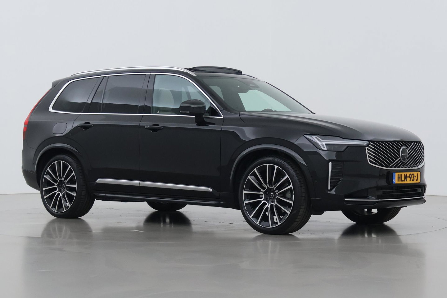 Volvo XC90 T8 Ultra Bright | Luchtvering | Bowers&Wilkins | Panoramadak | Trekhaak | 360° Camera | Massage | Head-Up | 22 Inch