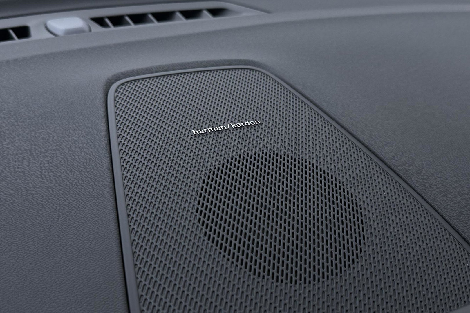 Volvo XC60 T6 Plus Black Edition | Harman/Kardon | Pilot Assist | Panoramadak | 360° Camera | Head-Up | Stoel+Stuurverwarming | 21 Inch