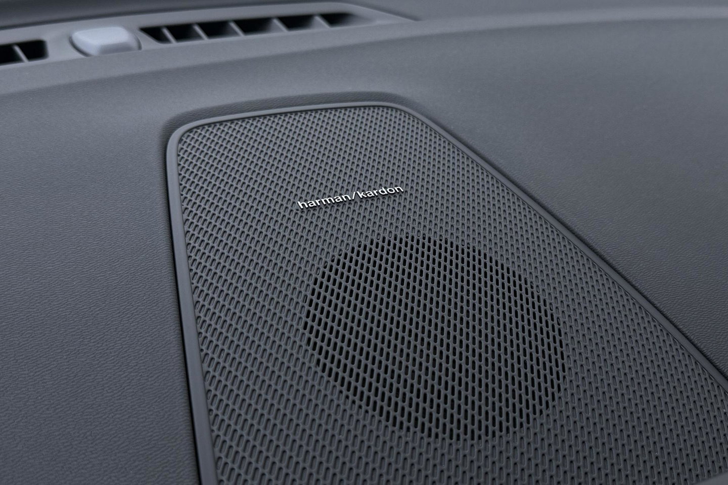 Volvo XC60 T6 Plus Black Edition | Harman/Kardon | Pilot Assist | Panoramadak | 360° Camera | Head-Up | Stoel+Stuurverwarming | 21 Inch