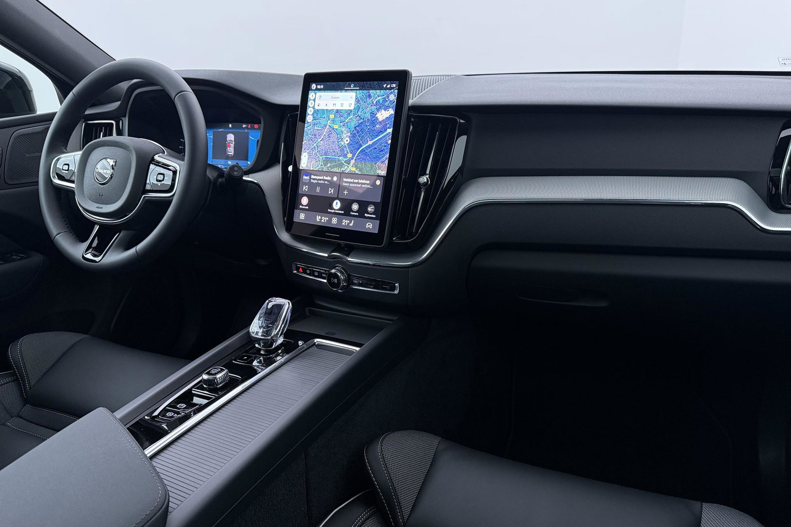 Volvo XC60 T6 Plus Black Edition | Harman/Kardon | Pilot Assist | Panoramadak | 360° Camera | Head-Up | Stoel+Stuurverwarming | 21 Inch