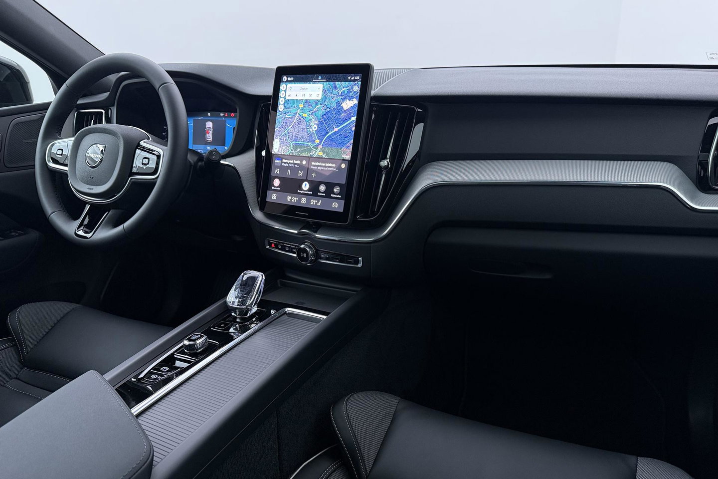 Volvo XC60 T6 Plus Black Edition | Harman/Kardon | Pilot Assist | Panoramadak | 360° Camera | Head-Up | Stoel+Stuurverwarming | 21 Inch