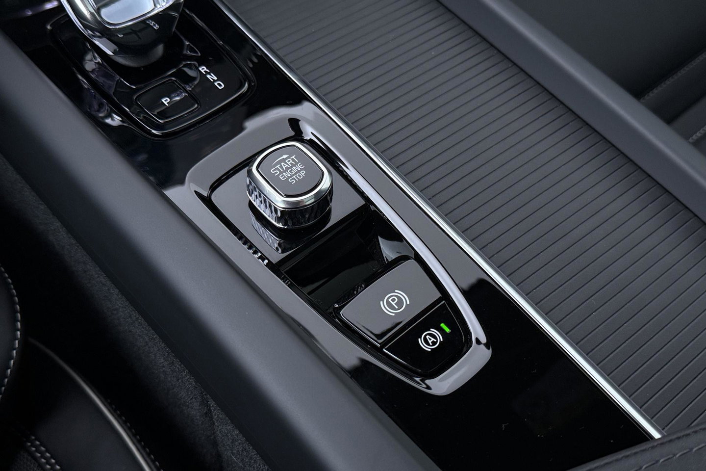 Volvo XC60 T6 Plus Black Edition | Harman/Kardon | Pilot Assist | Panoramadak | 360° Camera | Head-Up | Stoel+Stuurverwarming | 21 Inch