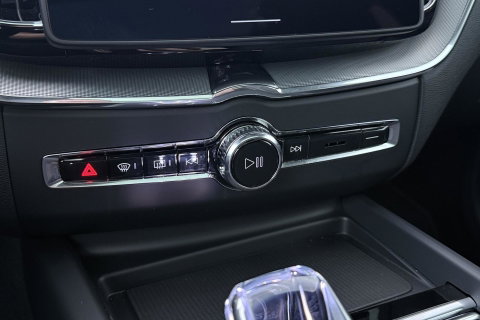 Volvo XC60 T6 Plus Black Edition | Harman/Kardon | Pilot Assist | Panoramadak | 360° Camera | Head-Up | Stoel+Stuurverwarming | 21 Inch