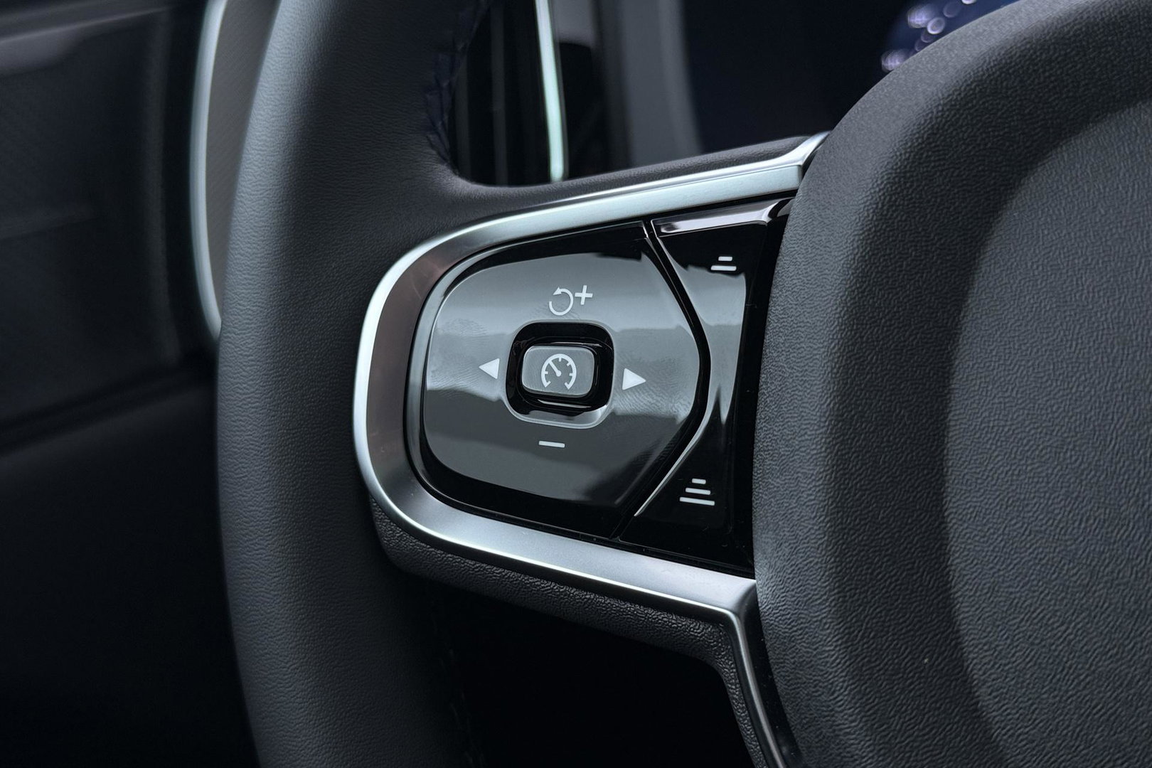 Volvo XC60 T6 Plus Black Edition | Harman/Kardon | Pilot Assist | Panoramadak | 360° Camera | Head-Up | Stoel+Stuurverwarming | 21 Inch