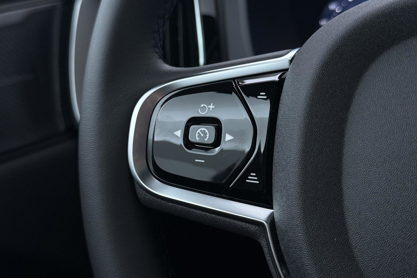 Volvo XC60 T6 Plus Black Edition | Harman/Kardon | Pilot Assist | Panoramadak | 360° Camera | Head-Up | Stoel+Stuurverwarming | 21 Inch