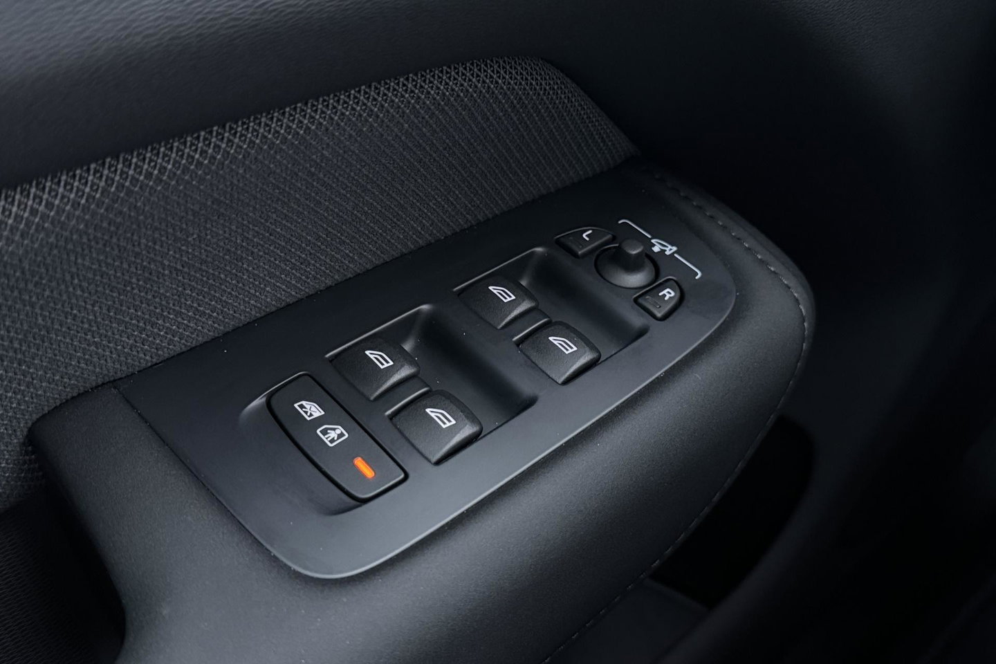 Volvo XC60 T6 Plus Black Edition | Harman/Kardon | Pilot Assist | Panoramadak | 360° Camera | Head-Up | Stoel+Stuurverwarming | 21 Inch