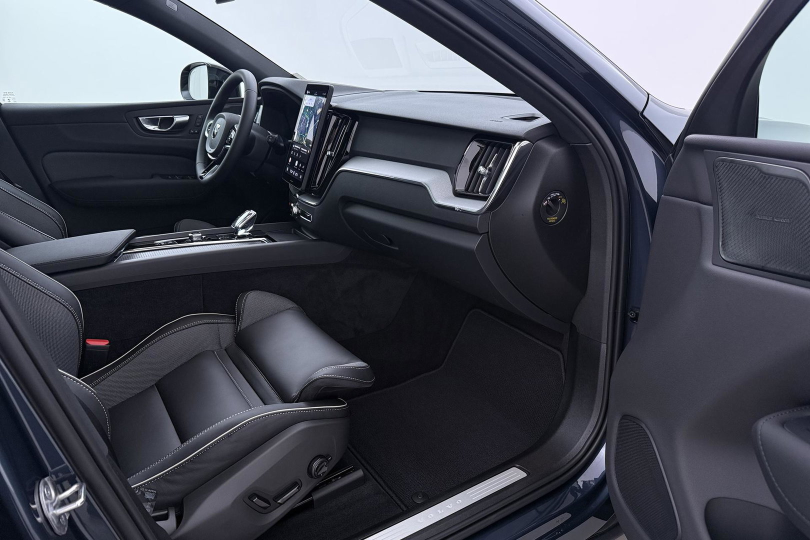 Volvo XC60 T6 Plus Black Edition | Harman/Kardon | Pilot Assist | Panoramadak | 360° Camera | Head-Up | Stoel+Stuurverwarming | 21 Inch