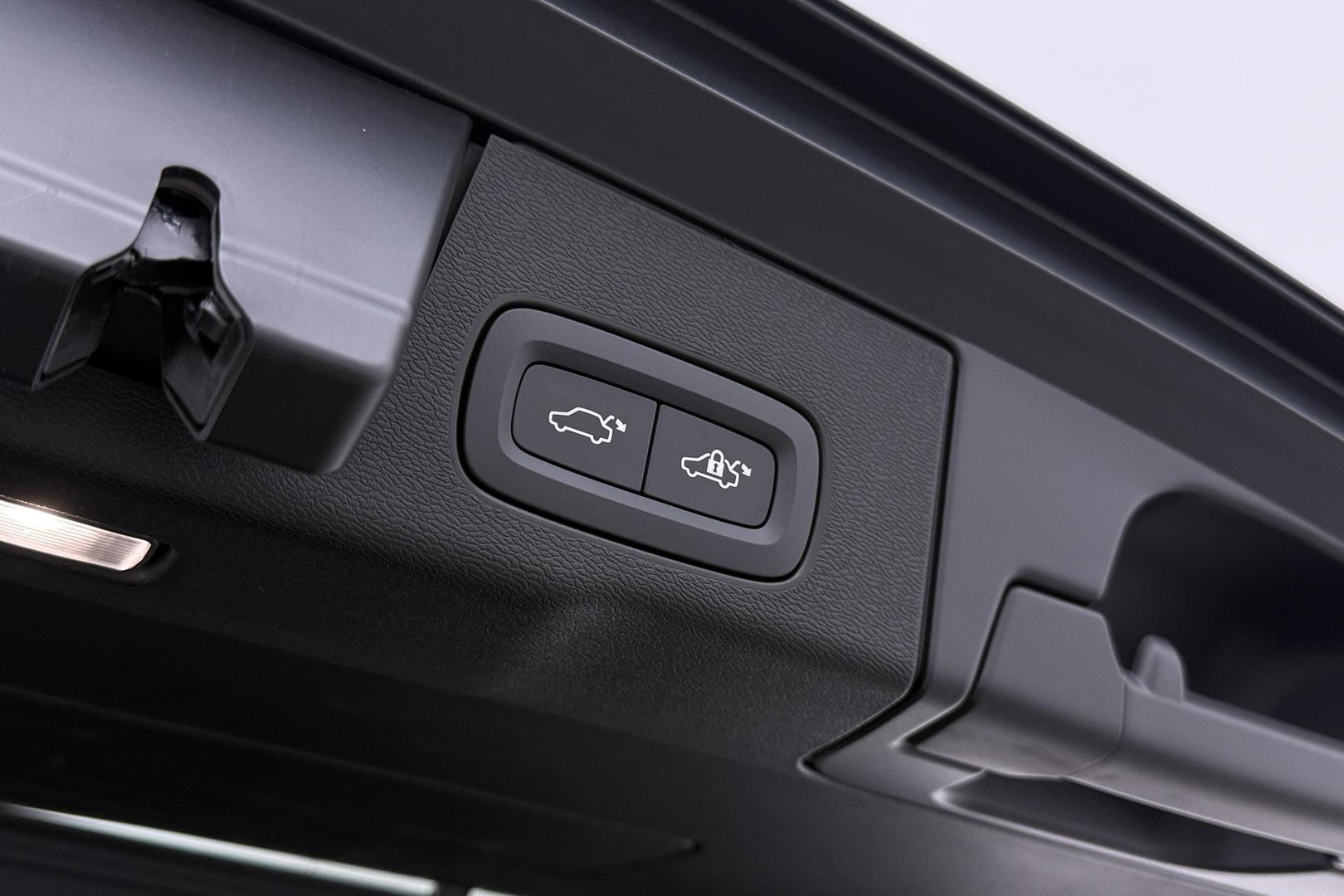Volvo XC60 T6 Plus Black Edition | Harman/Kardon | Pilot Assist | Panoramadak | 360° Camera | Head-Up | Stoel+Stuurverwarming | 21 Inch