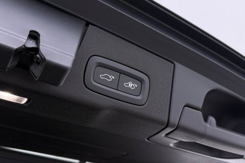 Volvo XC60 T6 Plus Black Edition | Harman/Kardon | Pilot Assist | Panoramadak | 360° Camera | Head-Up | Stoel+Stuurverwarming | 21 Inch
