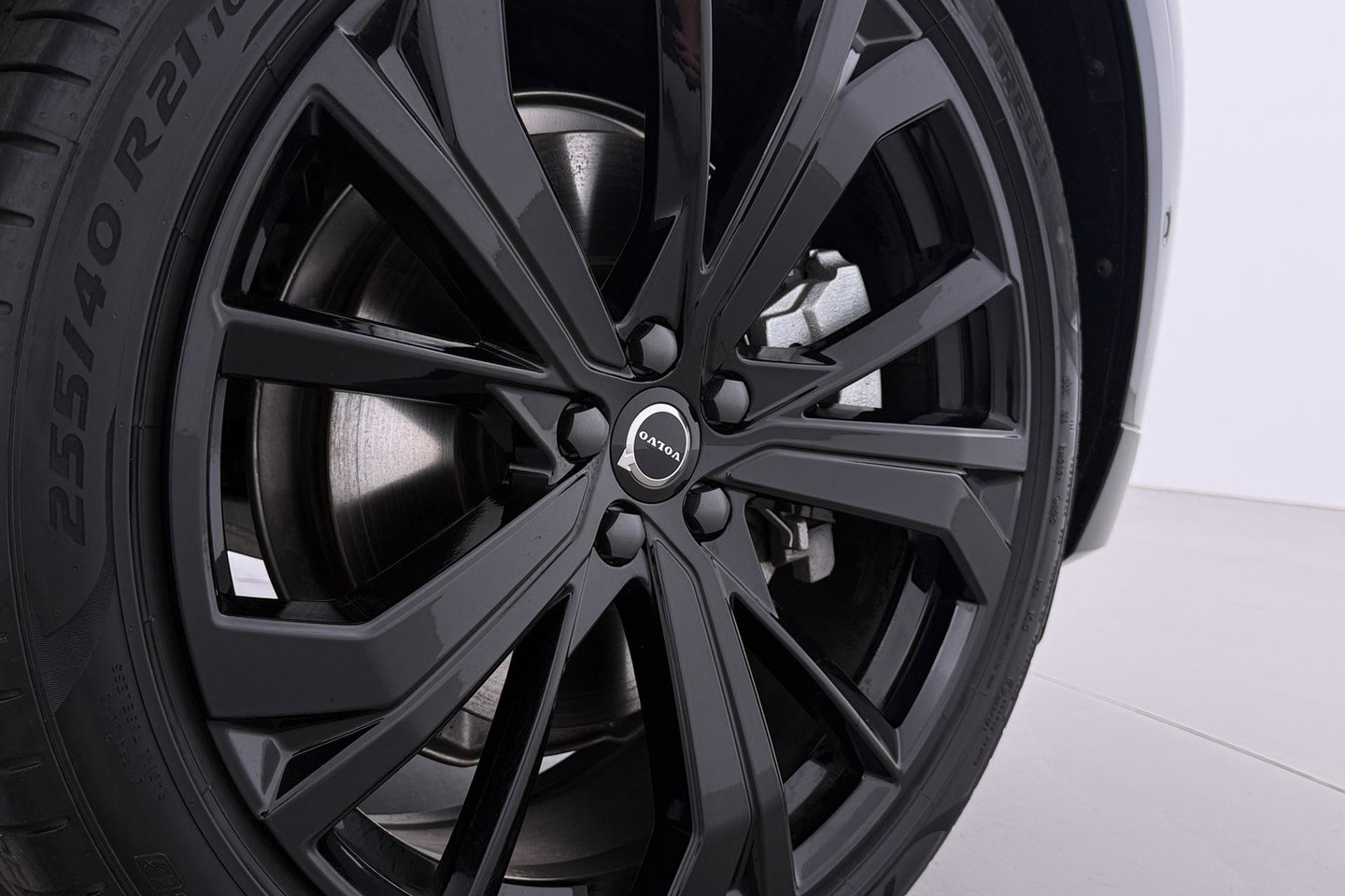 Volvo XC60 T6 Plus Black Edition | Harman/Kardon | Pilot Assist | Panoramadak | 360° Camera | Head-Up | Stoel+Stuurverwarming | 21 Inch