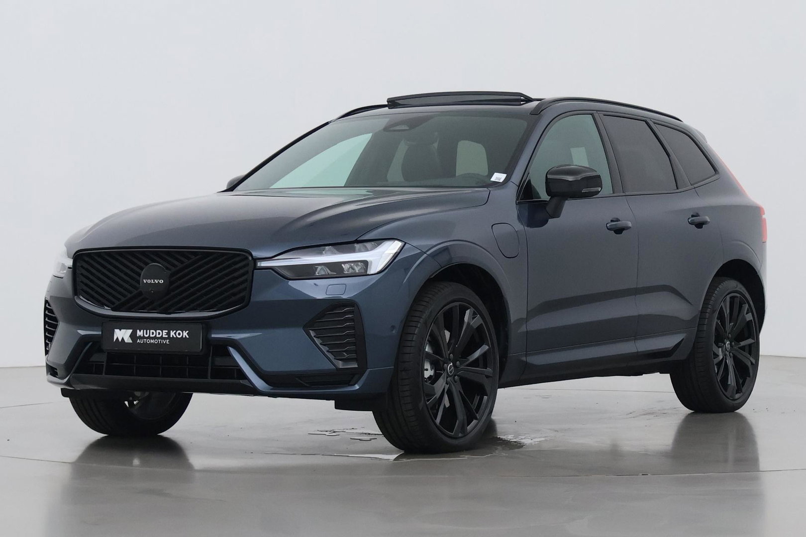 Volvo XC60 T6 Plus Black Edition | Harman/Kardon | Pilot Assist | Panoramadak | 360° Camera | Head-Up | Stoel+Stuurverwarming | 21 Inch