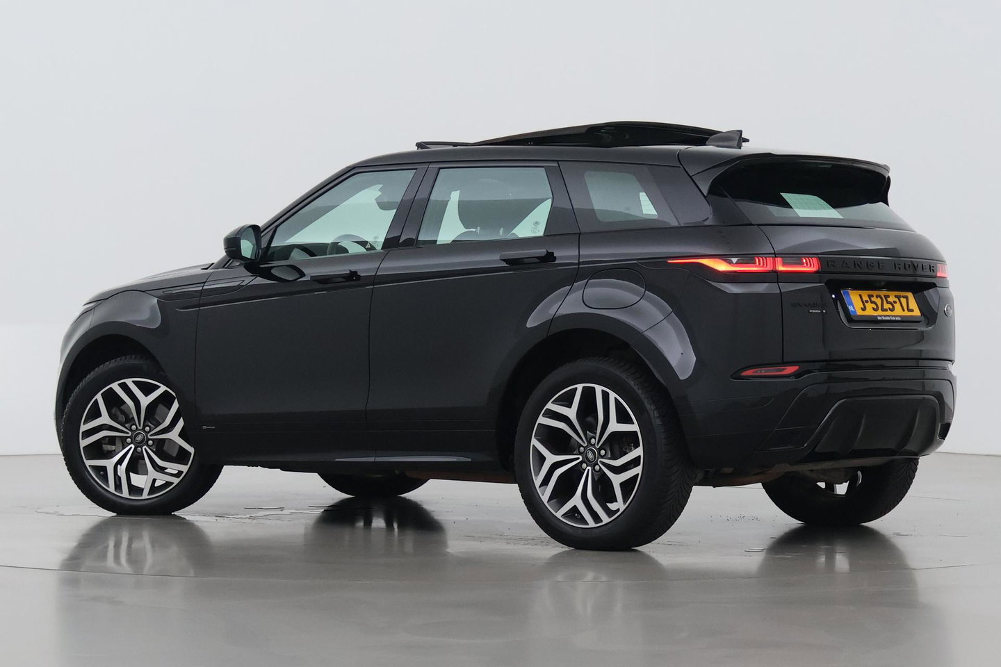 Land Rover Range Rover Evoque P300e R-Dynamic S | Panoramadak | Meridian | Stoel+Stuurverwarming | 20 Inch