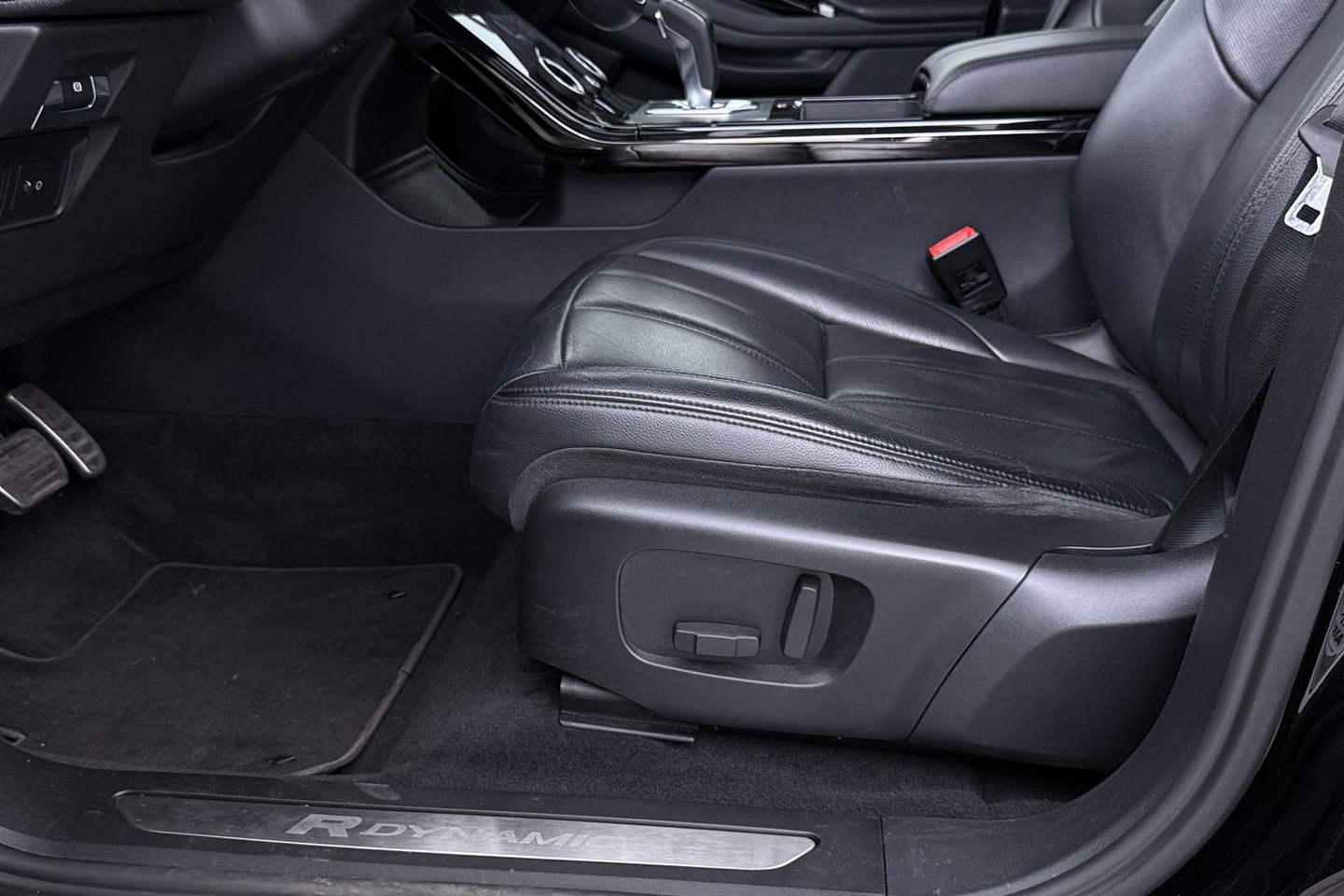 Land Rover Range Rover Evoque P300e R-Dynamic S | Panoramadak | Meridian | Stoel+Stuurverwarming | 20 Inch